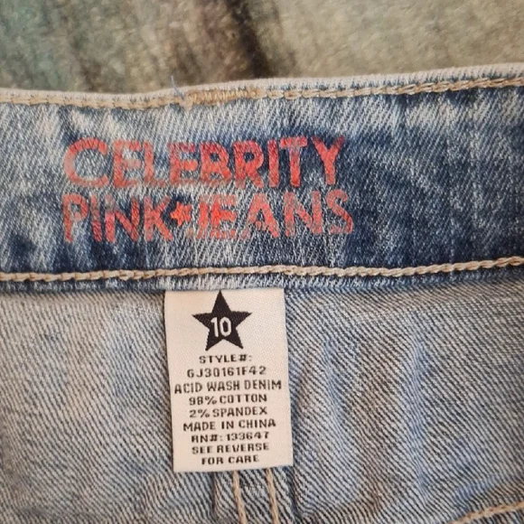Celebrity Pink Light Blue Jean Shorts with Intricate White Pattern. Size 10 - Picture 5 of 7
